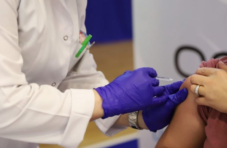 Kosova'da toplu aşılamanın Salı günü başlaması bekleniyor, bu arada sadece mevcut 97 bin aşı