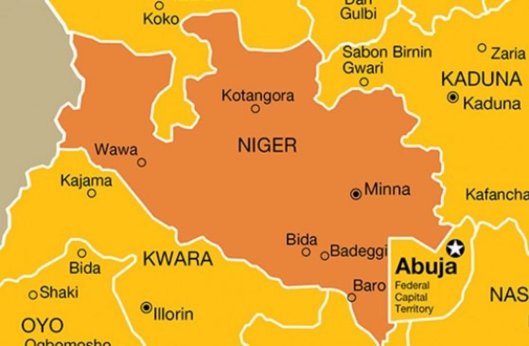 Bewaffnete greifen eine Moschee in Nigeria an, 18 tot