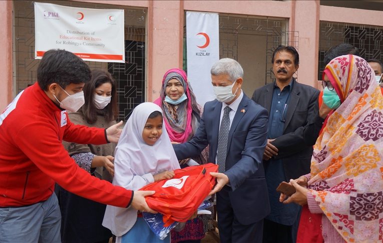 Gjysmëhëna e Kuqe Turke ofron ndihmë për nxënësit e Arakanit në Pakistan