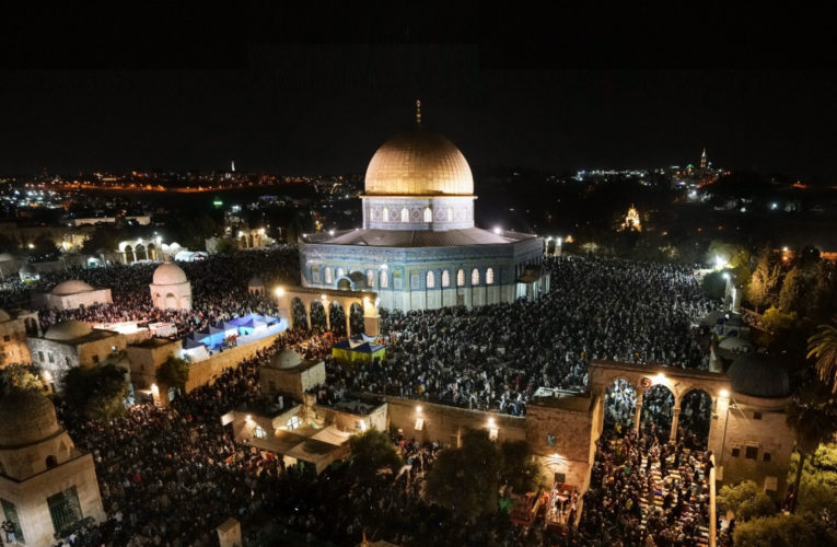 250,000 besimtar marrin pjesë në natën e Kadrit në Al-Aksa