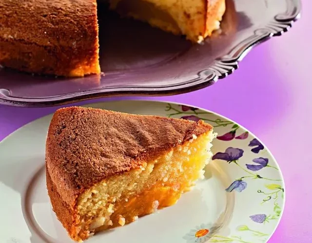 Cake with peach compote